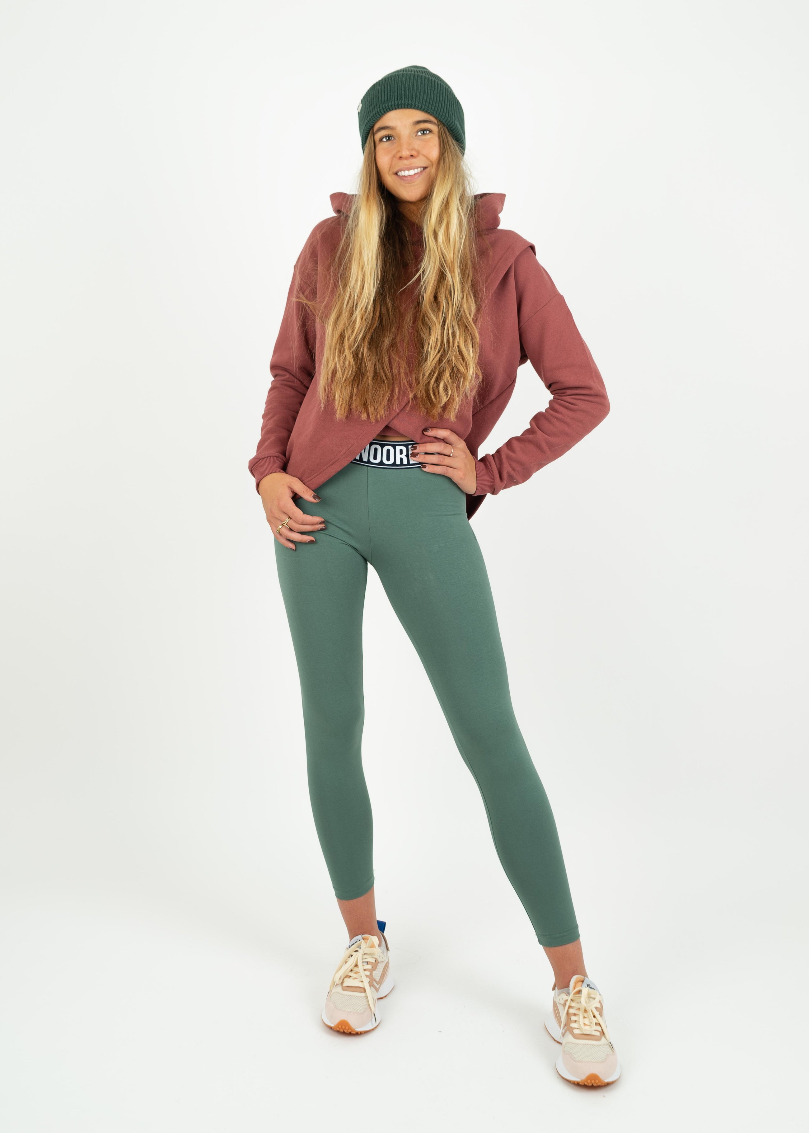 Unser Model Luca ist <strong>179 cm</strong> groß und trägt <strong>Größe S</strong>.#
