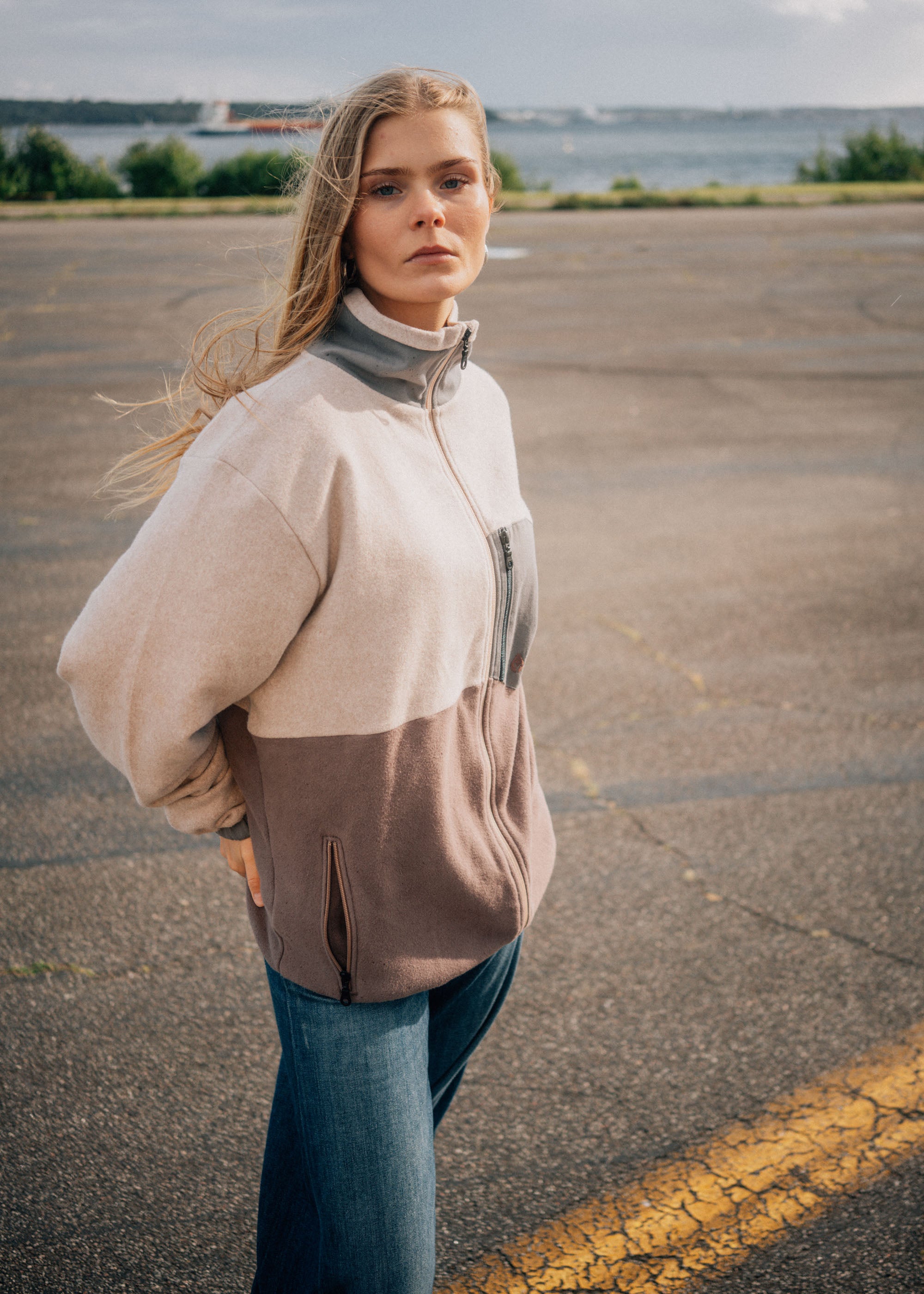 Unser Model Maike ist <strong>176 cm</strong> groß und trägt <strong>Größe L</strong>.#