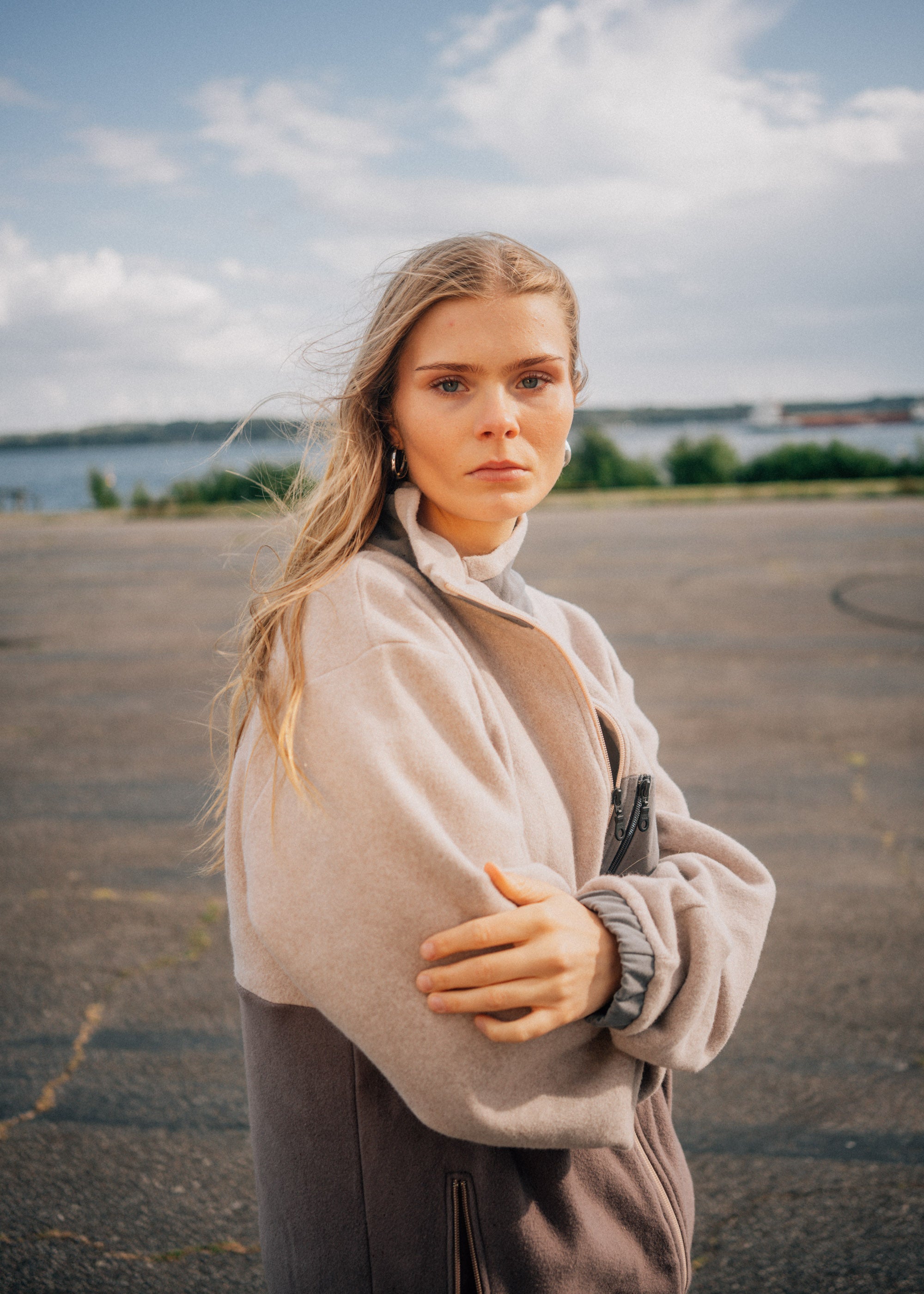 Unser Model Maike ist <strong>176 cm</strong> groß und trägt <strong>Größe L</strong>.#