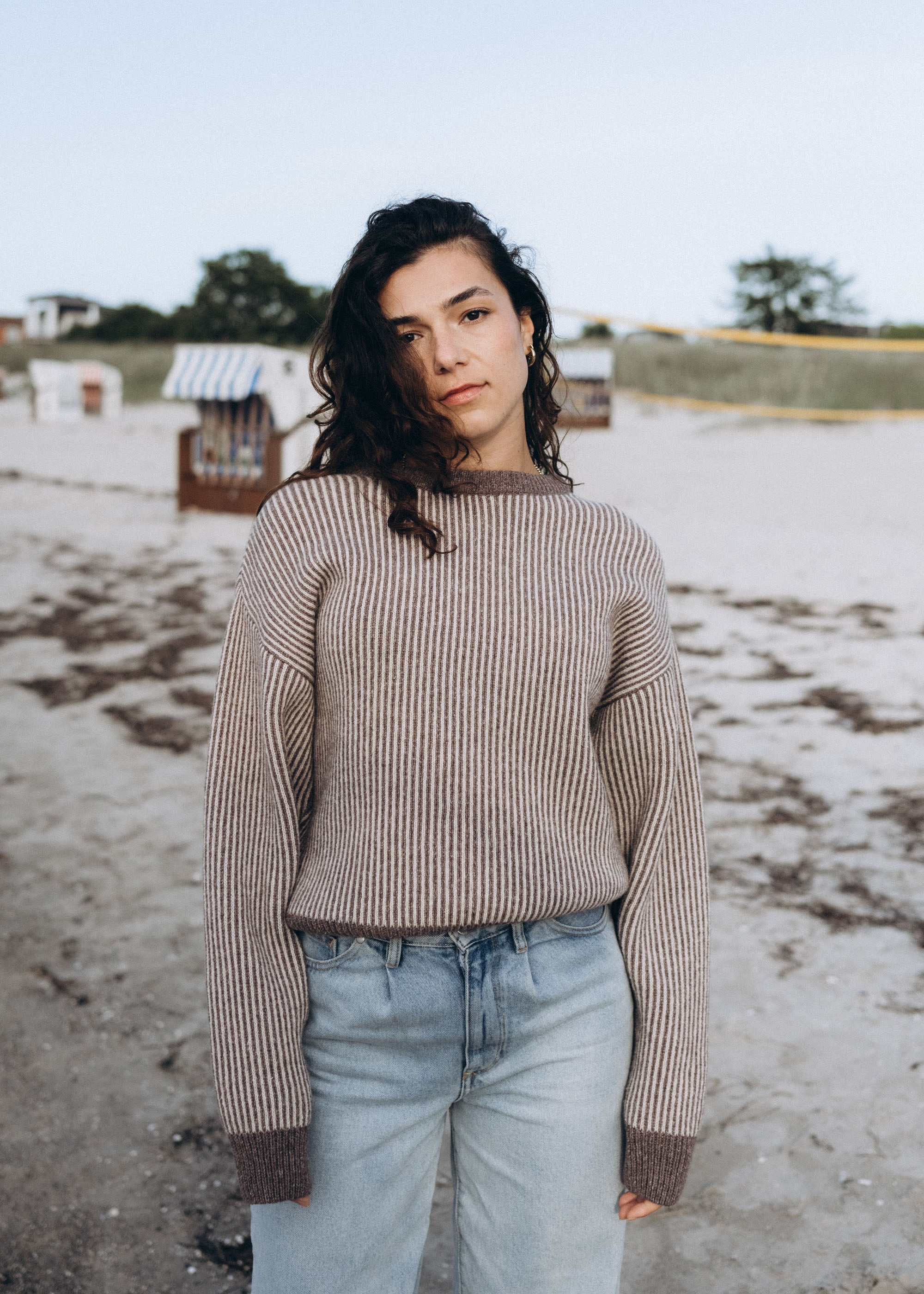 Unser Model Acelya ist <strong>173 cm</strong> groß und trägt <strong>Größe S</strong>.#