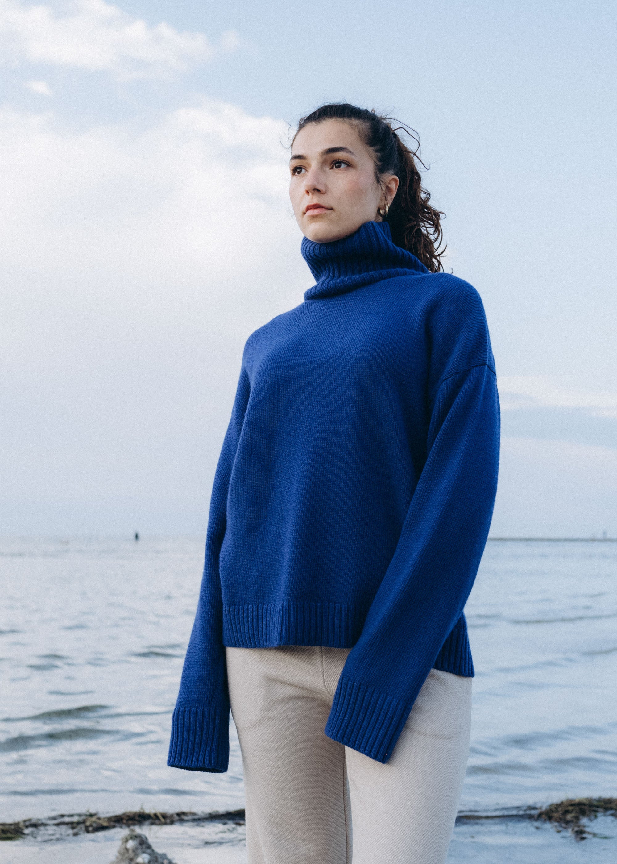 Unser Model Acelya ist <strong>173 cm</strong> groß und trägt <strong>Größe S</strong>.#