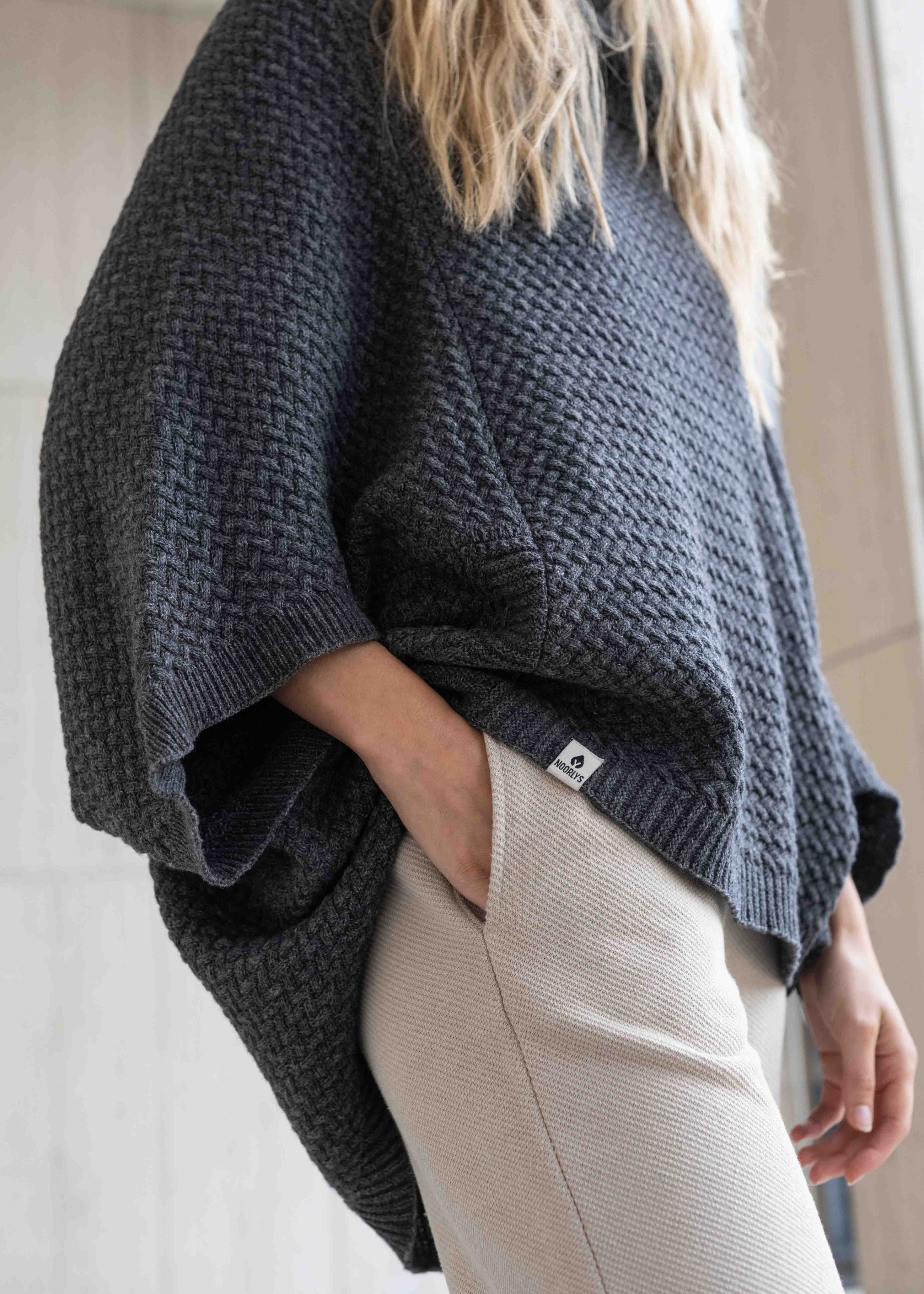 Knitted poncho MUUS Anthracite