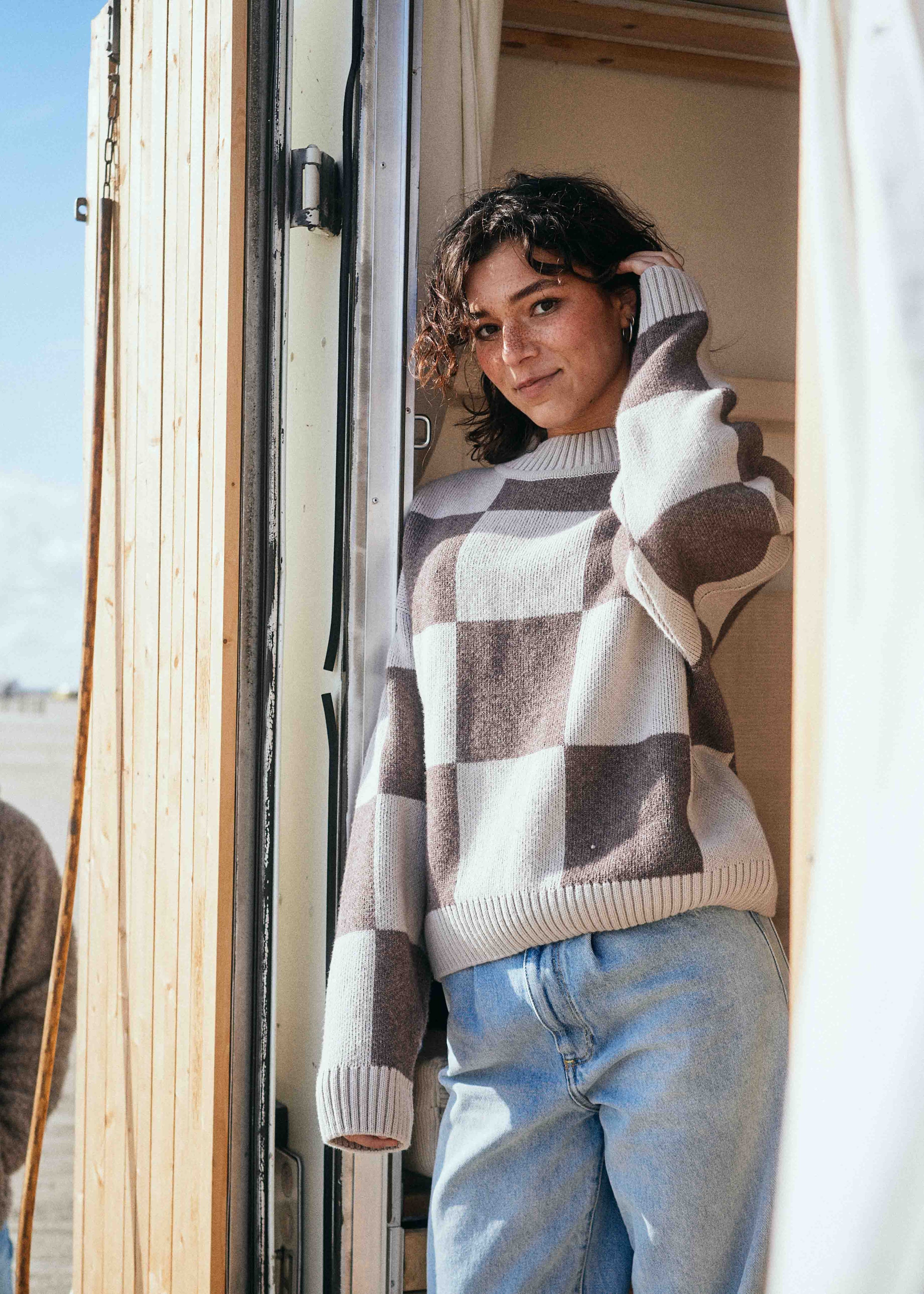 Strick-Sweater KARO OysterGrey/Schokolade