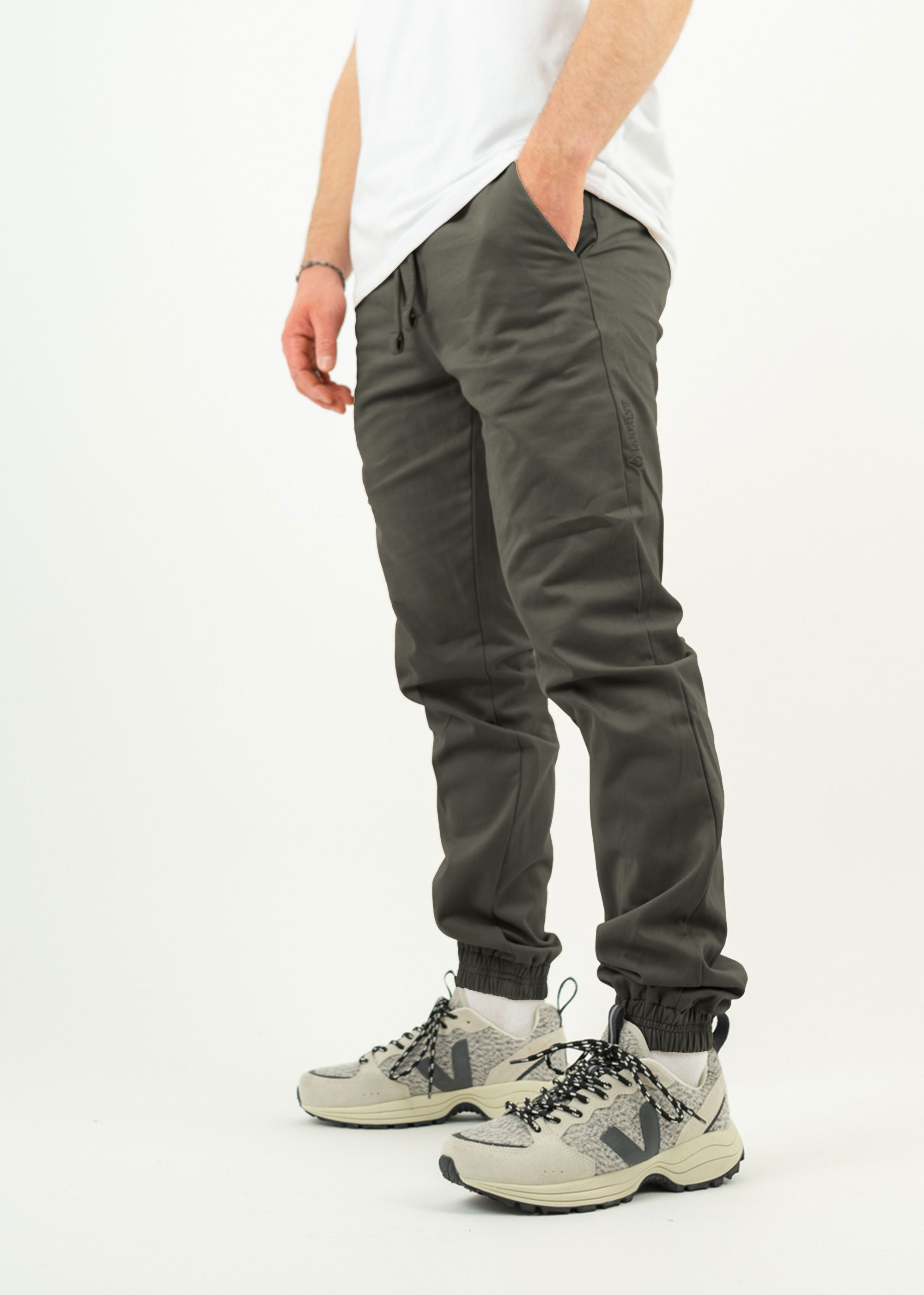 Unser Model Henry ist <strong>178 cm</strong> groß und trägt <strong>Größe S</strong>.#