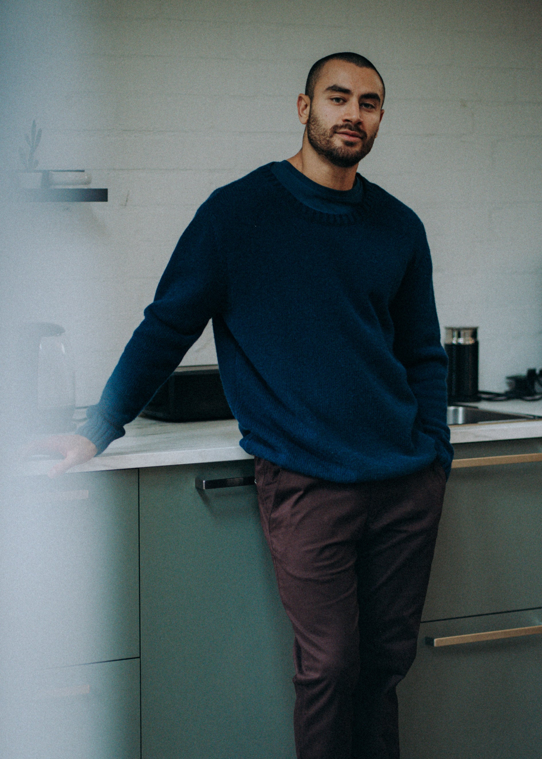 Unser Model Hugo ist <strong>184 cm</strong> groß und trägt <strong>Größe L</strong>.#