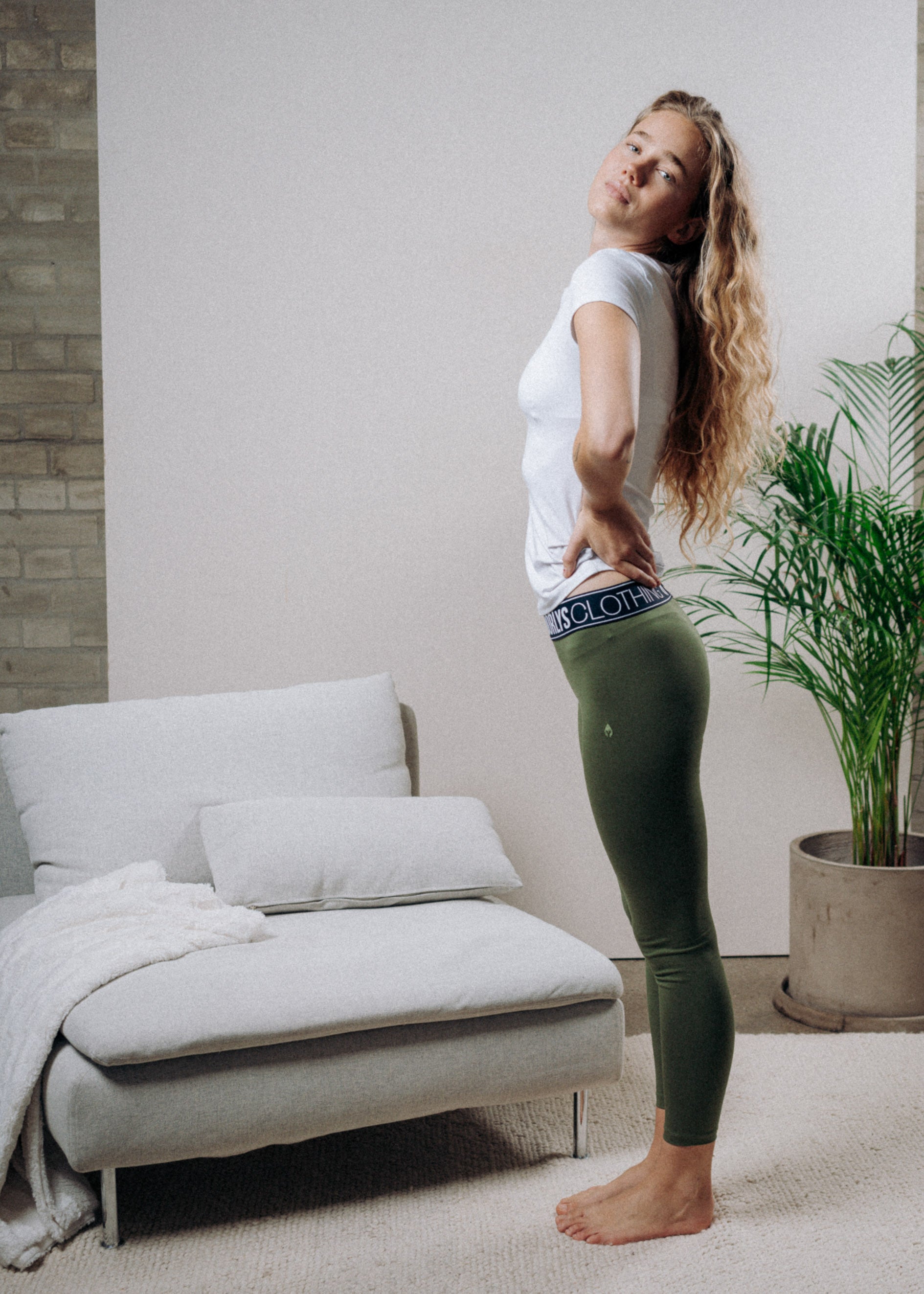 Unser Model Nika ist <strong>175 cm</strong> groß und trägt <strong>Größe S</strong>.#