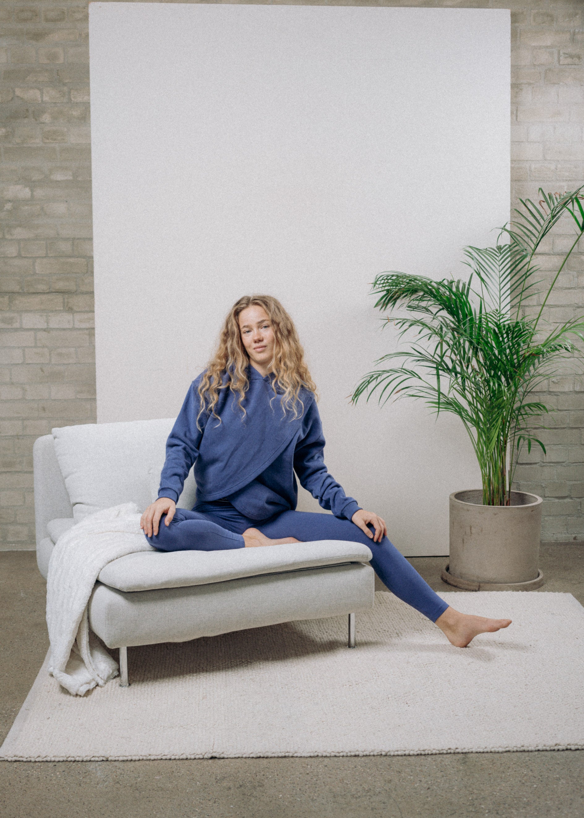 Unser Model Nika ist <strong>175 cm</strong> groß und trägt <strong>Größe S</strong>.#