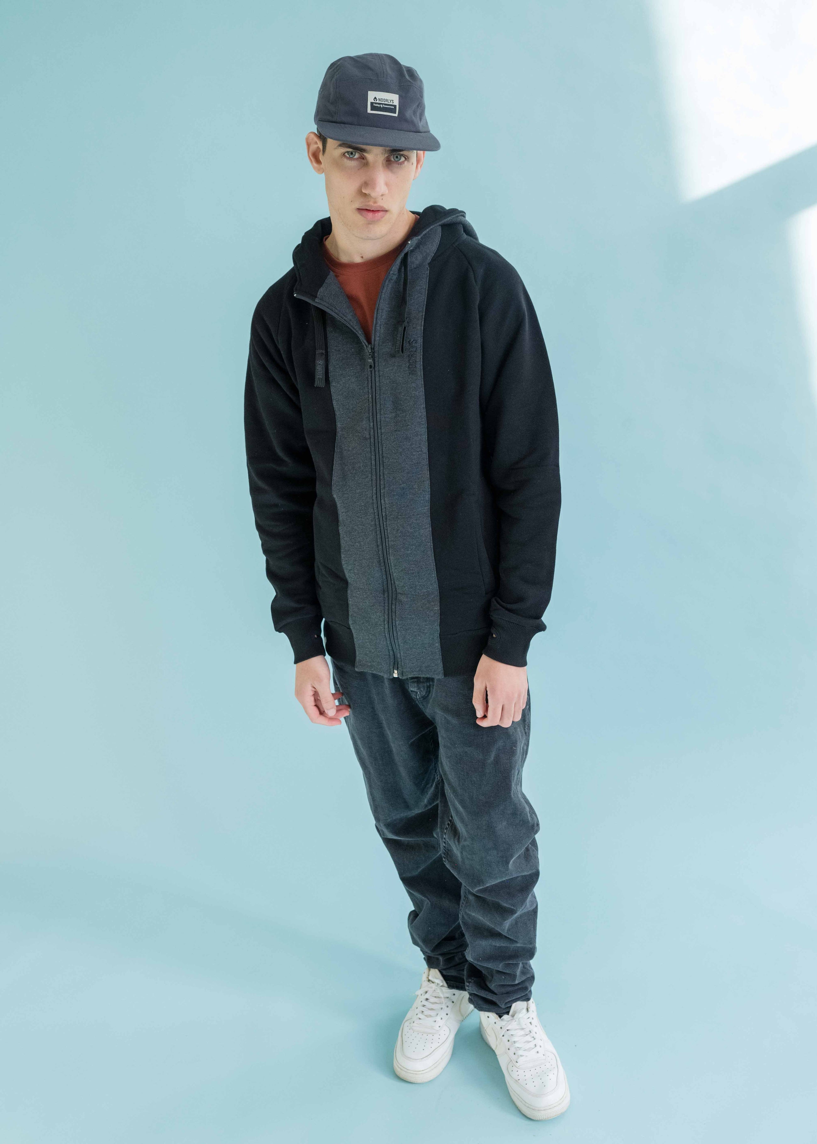 Unser Model Alisson ist <strong>184 cm</strong> groß und trägt <strong>Größe L</strong>.#