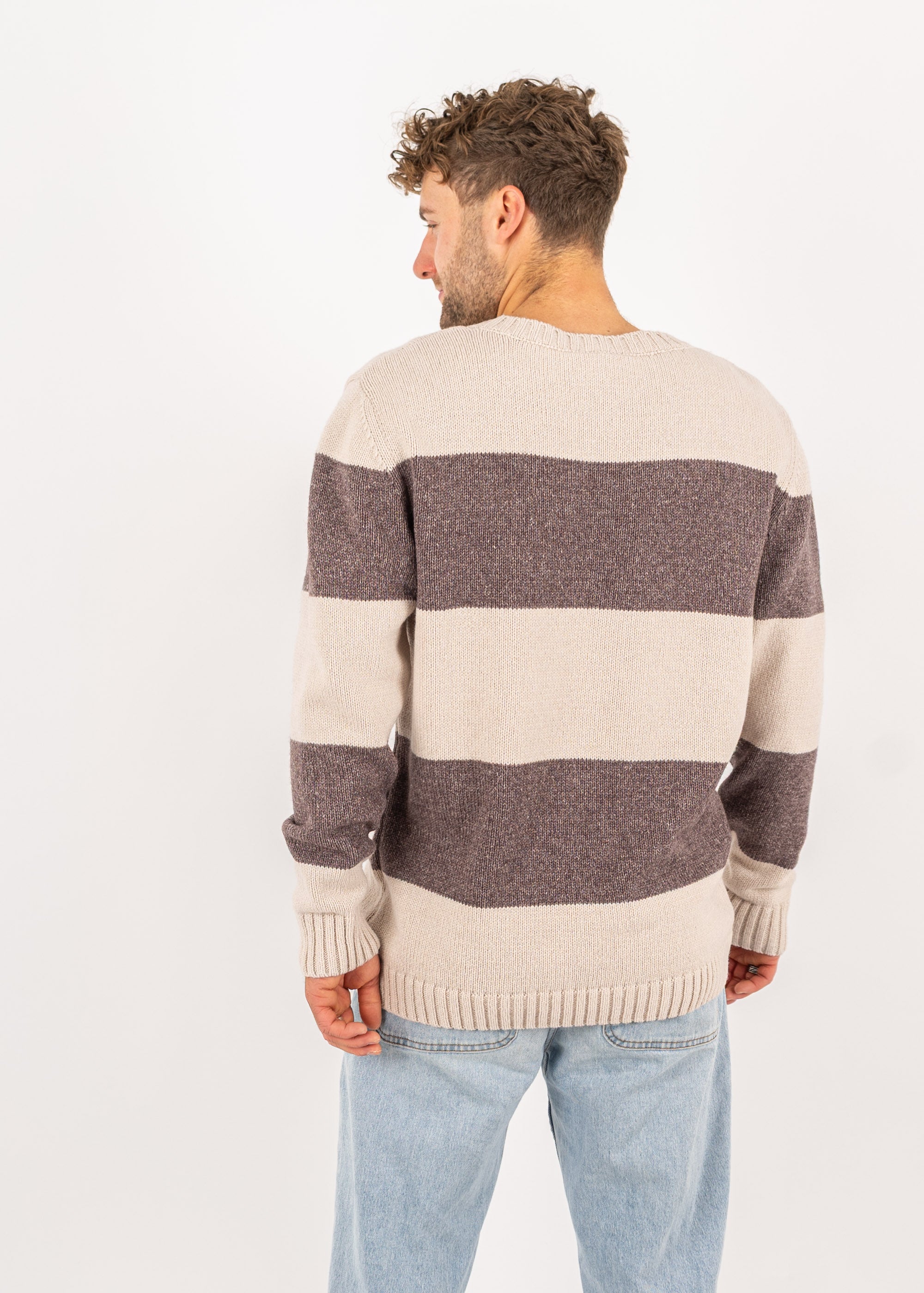 Unser Model Henry ist <strong>178 cm</strong> groß und trägt <strong>Größe L</strong>.#