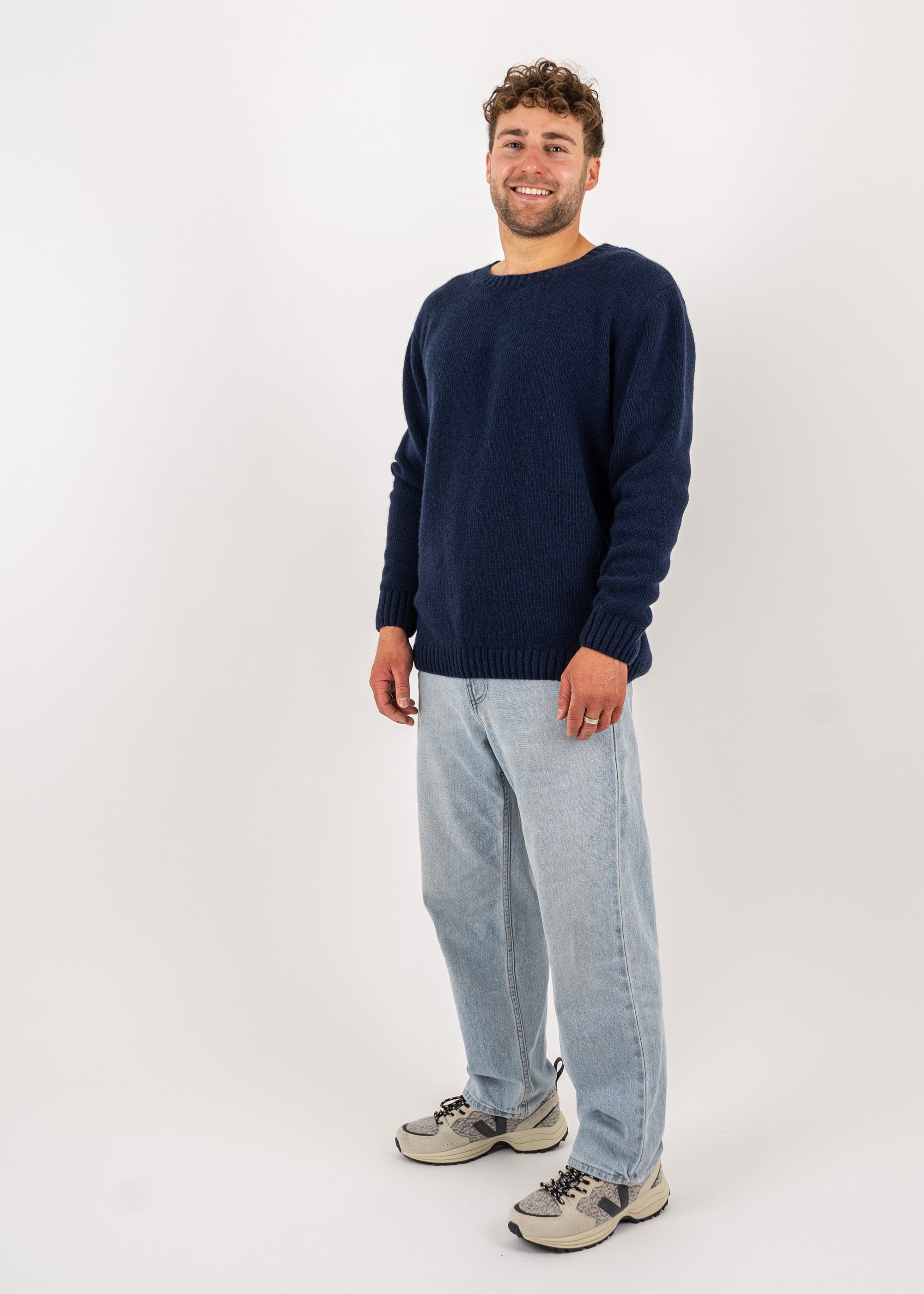 Unser Model Henry ist <strong>178 cm</strong> groß und trägt <strong>Größe L</strong>.#