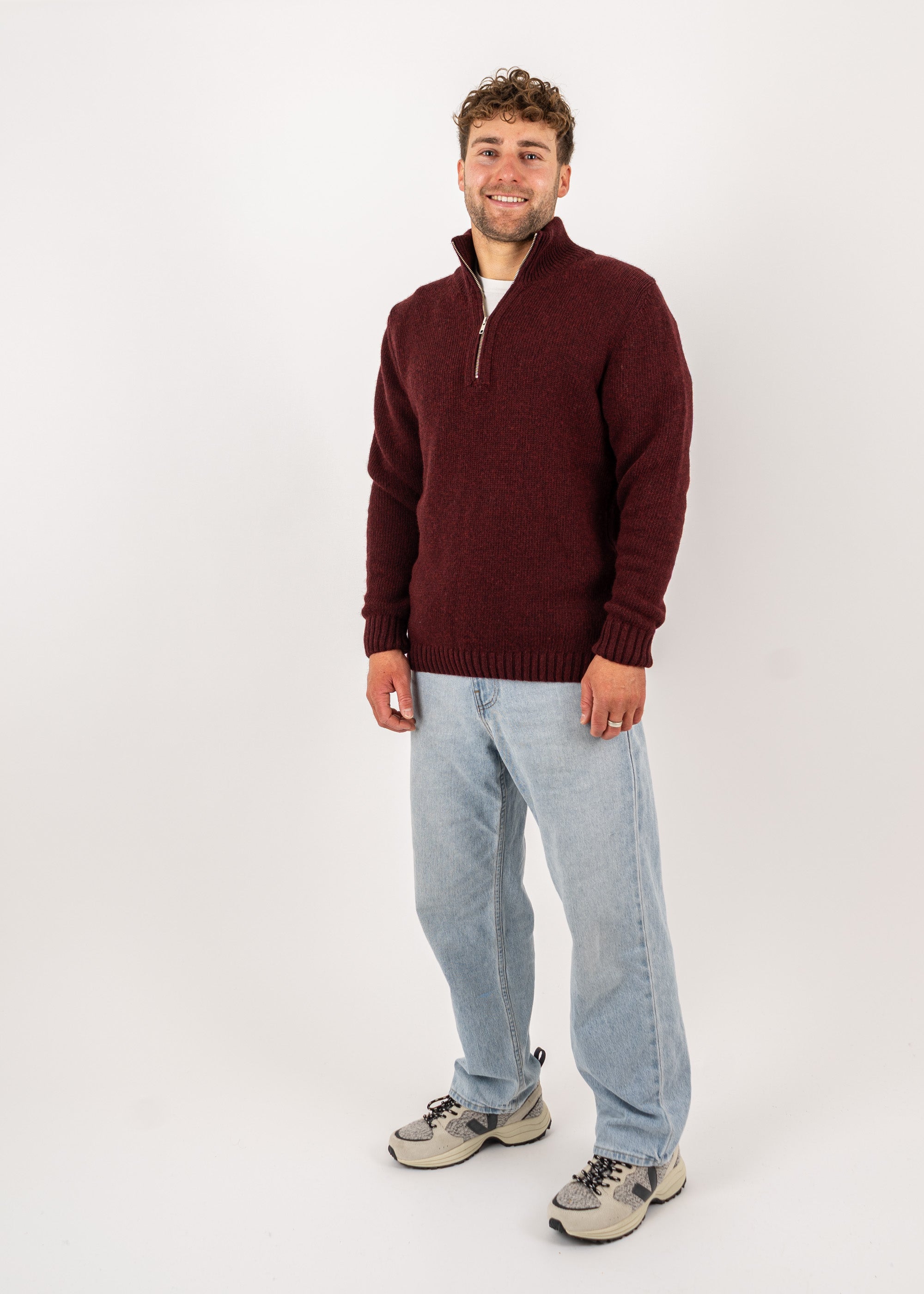 Unser Model Henry ist <strong>178 cm</strong> groß und trägt <strong>Größe L</strong>.#