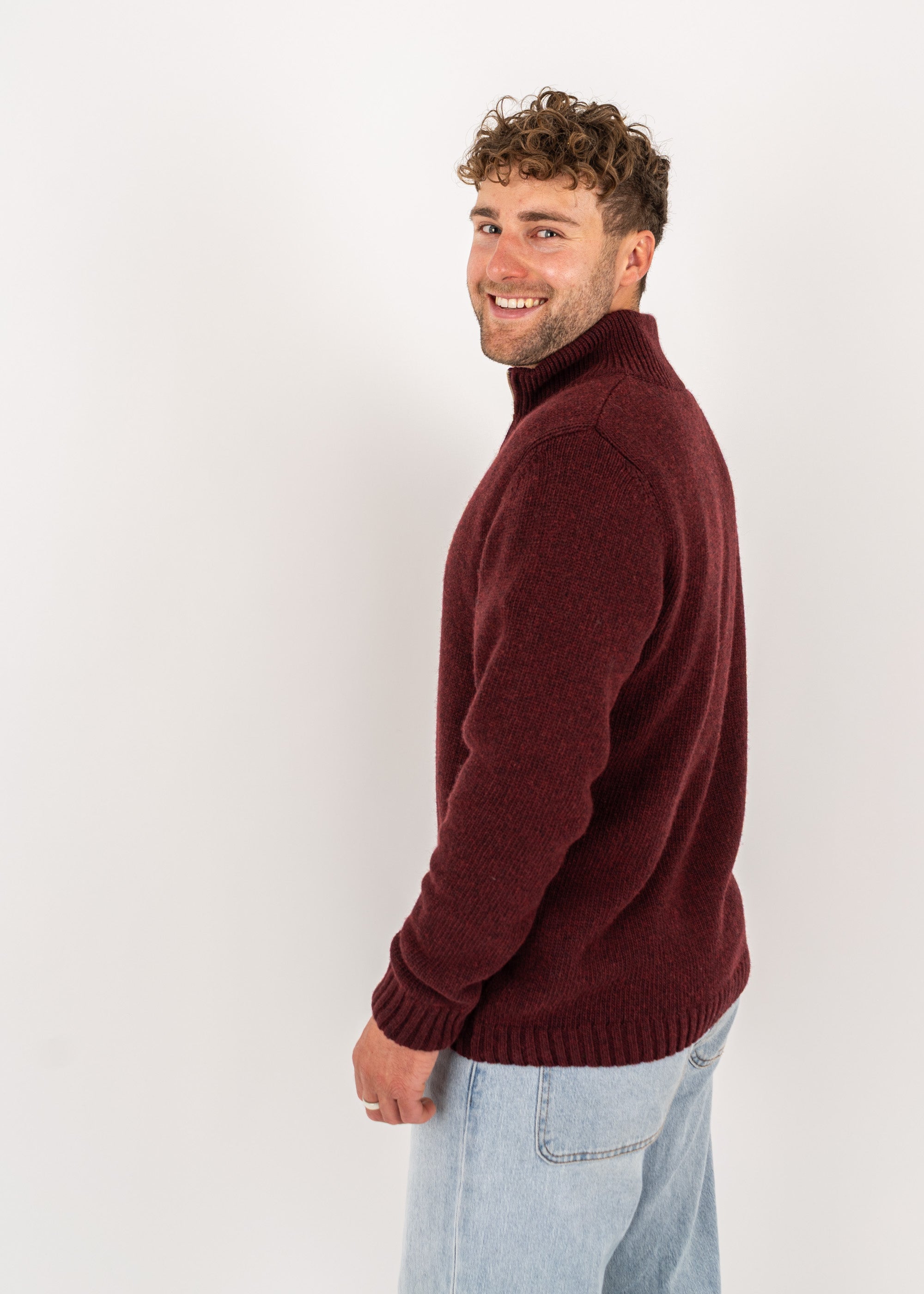 Unser Model Henry ist <strong>178 cm</strong> groß und trägt <strong>Größe L</strong>.#