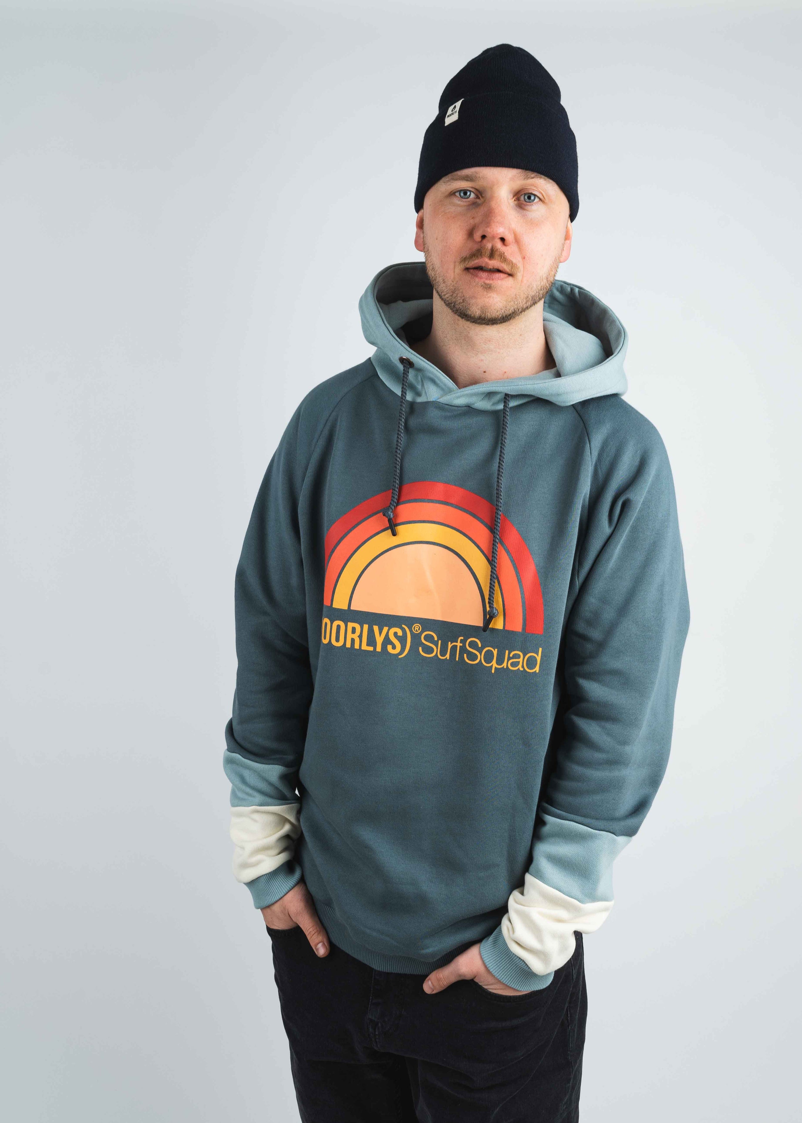 Unser Model Jonas ist <strong>184 cm</strong> groß und trägt <strong>Größe L</strong>.#