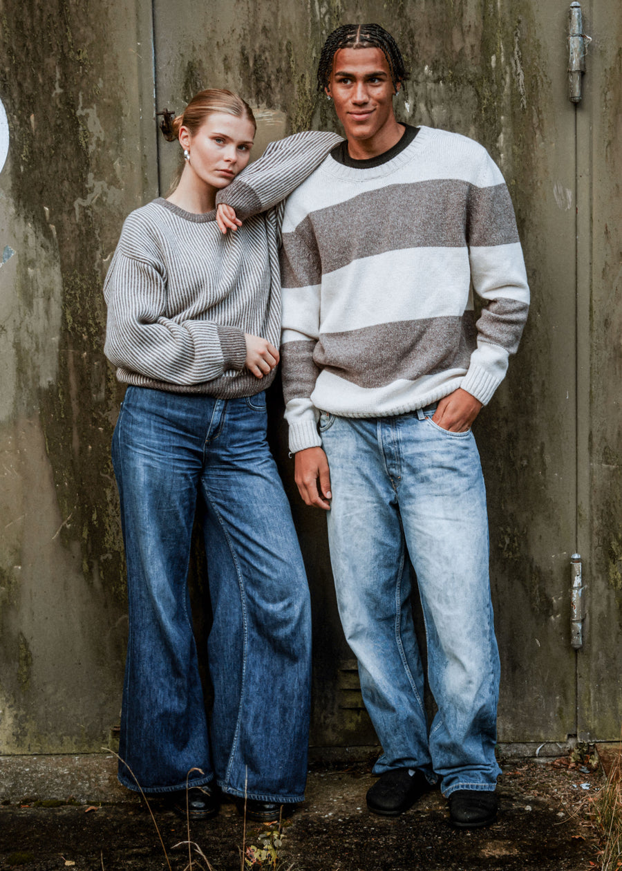 Unser Model CJ ist 187 cm groß und trägt Größe L.#