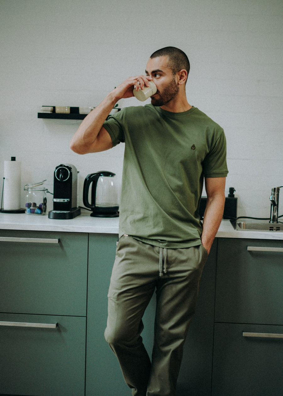 Unser Model Hugo ist 184 cm groß und trägt Größe L.#