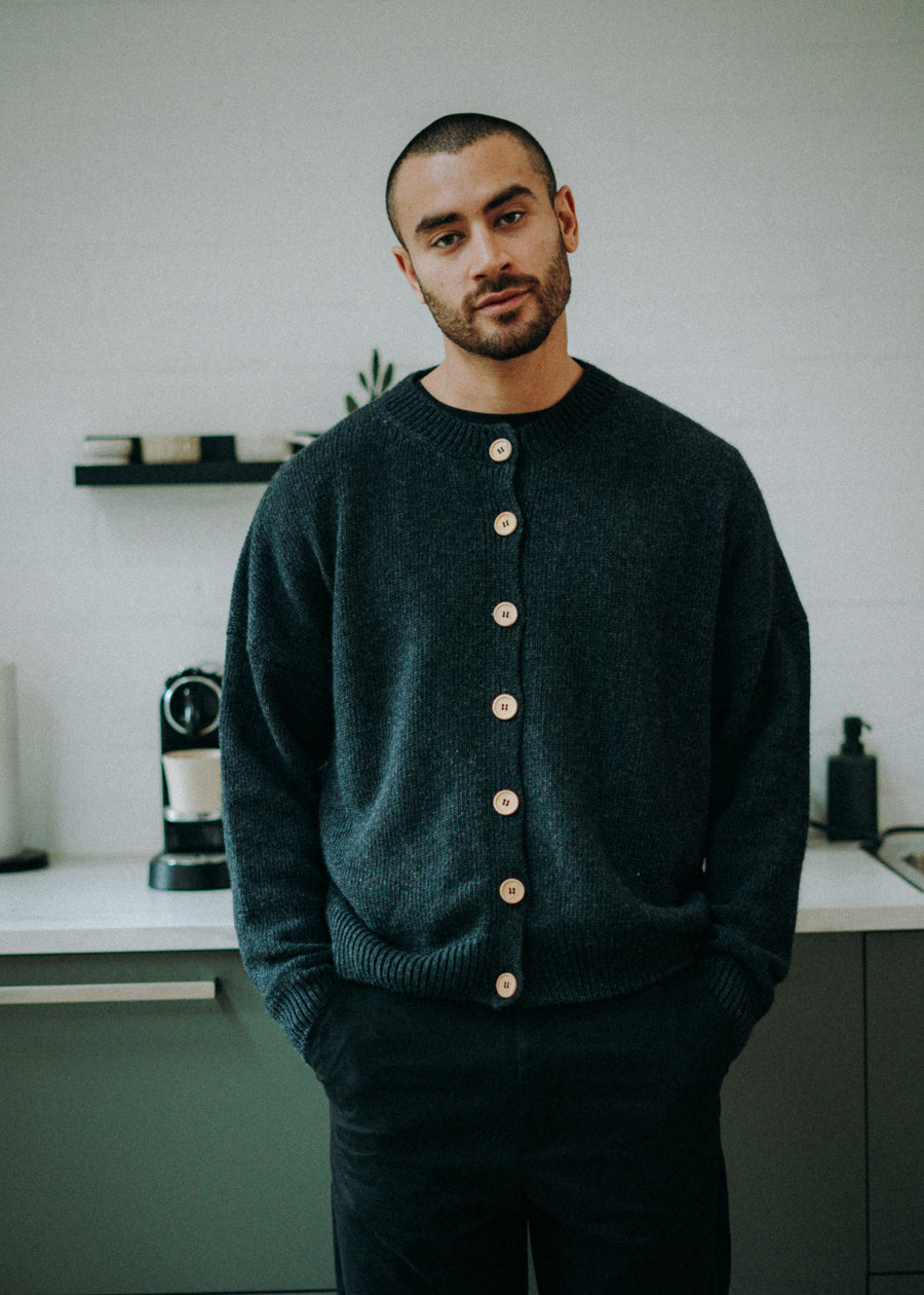 Unser Model Hugo ist 184 cm groß und trägt Größe L.#