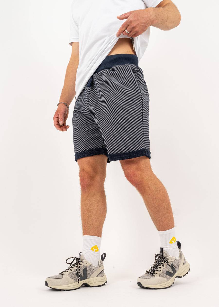 Unser Model Henry ist 178 cm groß und trägt Größe L.#