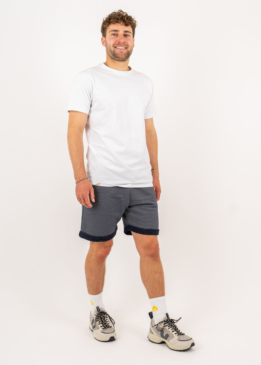 Unser Model Henry ist 178 cm groß und trägt Größe L.#