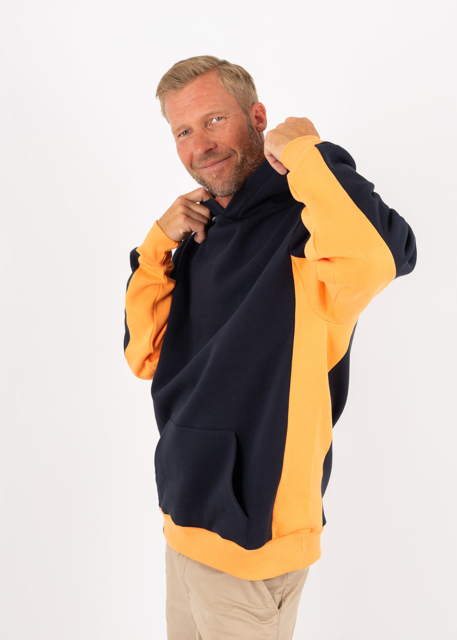 Unser Model ist 175 cm groß und trägt Größe L.#