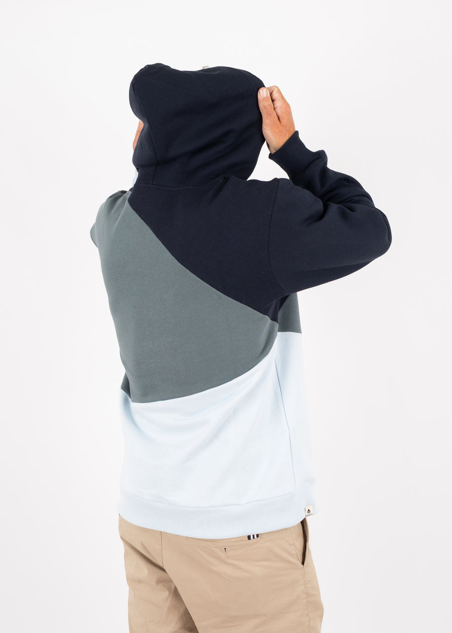 Unser Model ist 175 cm groß und trägt Größe L.#